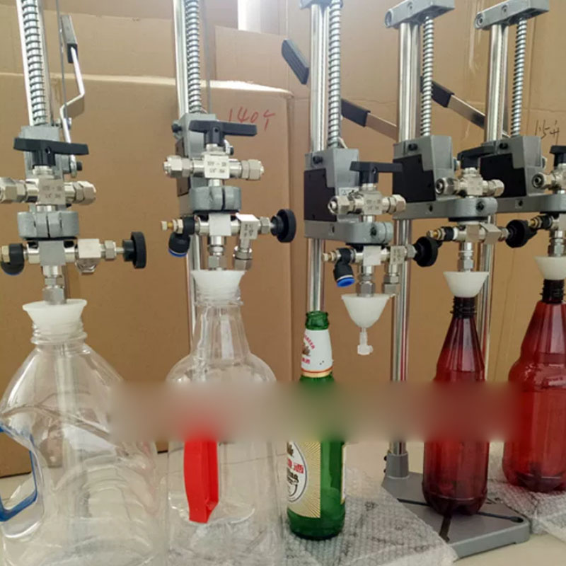 Handmatige kurkpers voor fless - Wine To Beer recensie en prijs